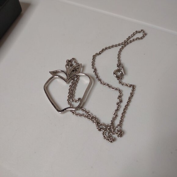 17.5 Inch Sarah Coventry Apple Pendant Necklace - Picture 6 of 9